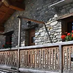 Apartamento Aux Pieds Du Mont-blanc Mansarda Courmayeur