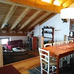 Aux Pieds Du Mont-blanc Mansarda * Courmayeur