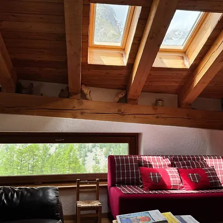 Apartment Aux Pieds Du Mont-blanc Mansarda Courmayeur