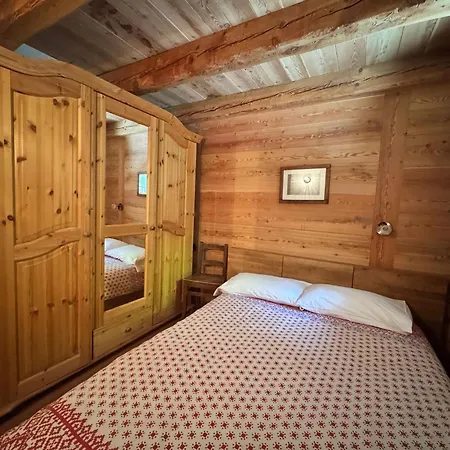 Aux Pieds Du Mont-blanc Mansarda Apartamento *