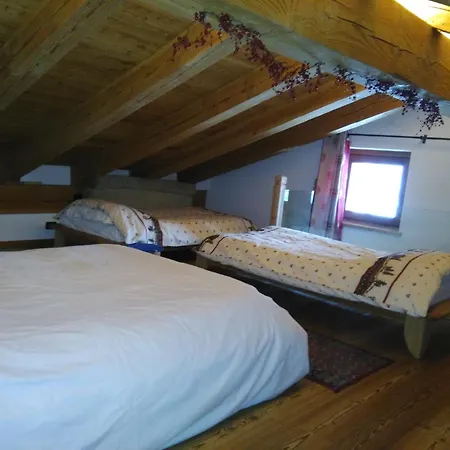 Aux Pieds Du Mont-blanc Mansarda Apartamento *